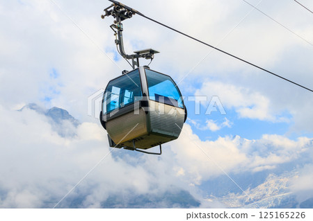 Overhead cable car to First mountain, Grindelwald, Switzerland 125165226