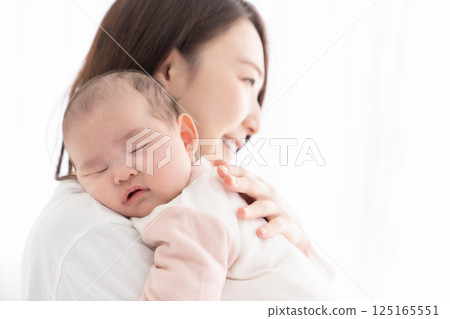Mother and baby 125165551
