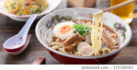 soy source ramen  125166561