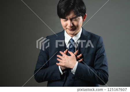 穿西裝的年輕人商業形象 穿西裝的年輕人商業形象 125167607