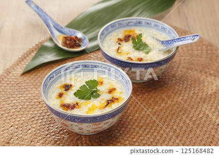 Chinese-style egg porridge 125168482