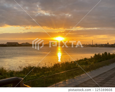 索蘭納德羽田綠地與日落 125169608