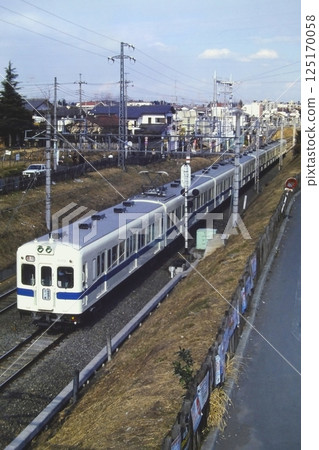 Odakyu, Yumoto-Enoshima combined express, 2400 series 2472~+2452~, Tamagawa Gakuen-mae - Machida, 1982.2.14 125170058