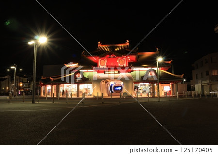 The red-lit Odakyu Katase-Enoshima Station The red-lit Odakyu Katase-Enoshima Station 125170405