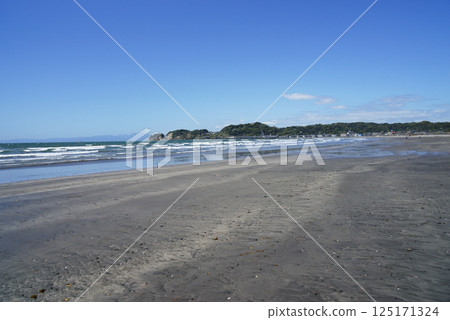 Zaimokuza Beach at low tide Zaimokuza Beach at low tide 125171324