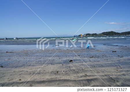 Zaimokuza Beach at low tide 125171327
