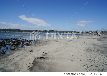 Zaimokuza Beach at low tide Zaimokuza Beach at low tide 125171328