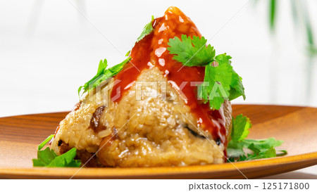 Delicious rice dumplings with sauce and coriander 125171800