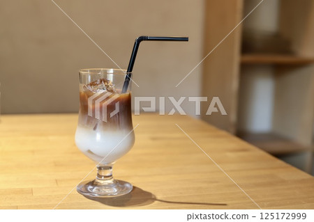 Double-layered iced cafe au lait in a goblet glass Double-layered iced cafe au lait in a goblet glass 125172999