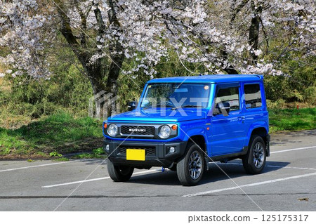 A full-fledged 4WD with a cute exterior... "Jimny" and cherry blossoms in full bloom A full-fledged 4WD with a cute exterior... "Jimny" and cherry blossoms in full bloom 125175317