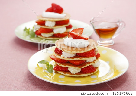Strawberry pancakes Strawberry pancakes 125175662