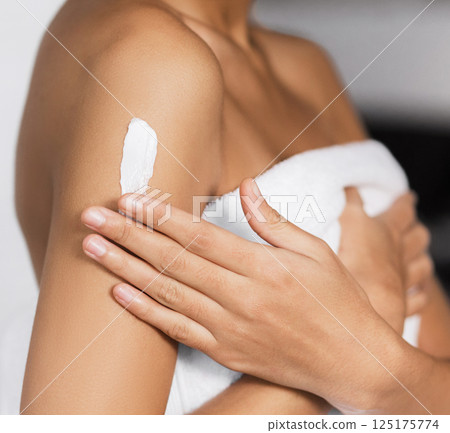 Afro-american girl's hand applying cream on her shoulder. Collagen body butter concept 125175774