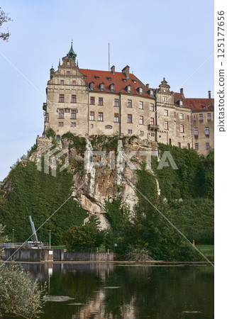 Majestic Sigmaringen Castle Perched on Rugged Cliff Above Tranquil Danube: Historic Hohenzollern Residence Showcases Medieval Architecture and Royal Collections in Picturesque Baden-Wurttemberg 125177656