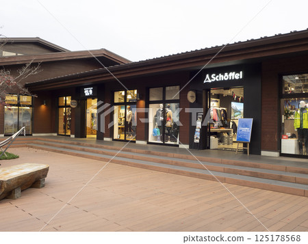 東京的一個購物中心。森公園戶外村。 東京的一個購物中心。森公園戶外村。 125178568