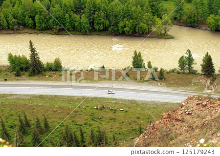 Mountain river Chuya flowing next to the Chuysky tract 125179243