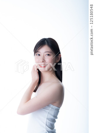 年輕女性的美麗形象 125180548