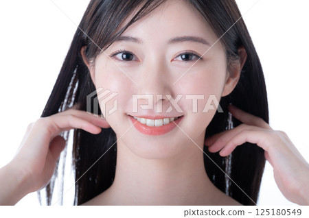 年輕女性的美麗形象 125180549