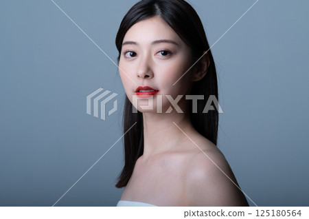 年輕女性的美麗形象 125180564