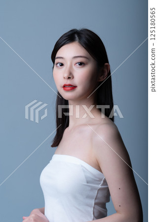 年輕女性的美麗形象 125180565