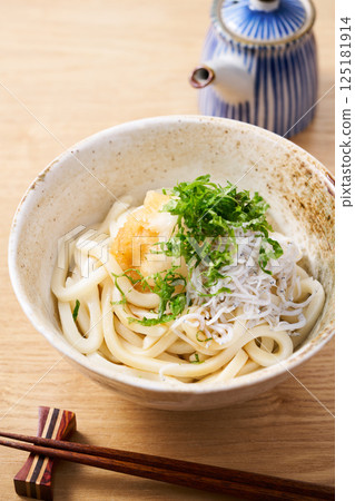 Whitebait and grated udon 125181914