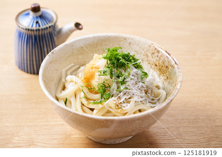 銀魚和烏龍麵碎 銀魚和烏龍麵碎 125181919