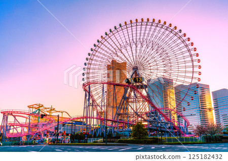 Yokohama cityscape in Japan, April: View of Sakuragicho Station's Ferris wheel and Yokohama Landmark Tower in the evening sun Yokohama cityscape in Japan, April: View of Sakuragicho Station's Ferris wheel and Yokohama Landmark Tower in the evening sun 125182432