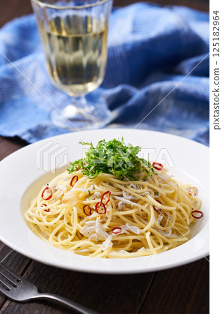 Boiled whitebait peperoncino Boiled whitebait peperoncino 125182964
