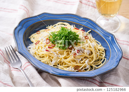 Boiled whitebait peperoncino Boiled whitebait peperoncino 125182966