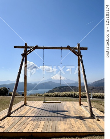 Lake Ashi and Mt. Fuji seen from a swing in Hakone Lake Ashi and Mt. Fuji seen from a swing in Hakone 125183174