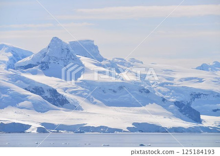 The ultimate hidden place: Antarctica in summer 125184193