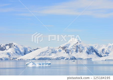 The ultimate hidden place: Antarctica in summer 125184195