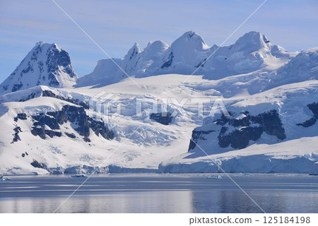The ultimate hidden place: Antarctica in summer 125184198