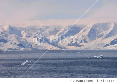 The ultimate hidden place: Antarctica in summer 125184352