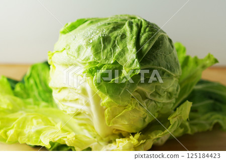 新鮮的春捲心菜 125184423