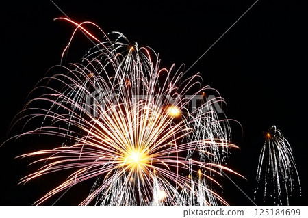 Radiating fireworks at the Kochi City Summer Fireworks Festival 125184699