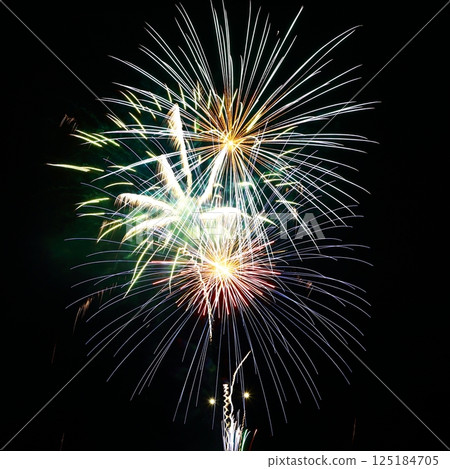 Radiating fireworks at the Kochi City Summer Fireworks Festival 125184705