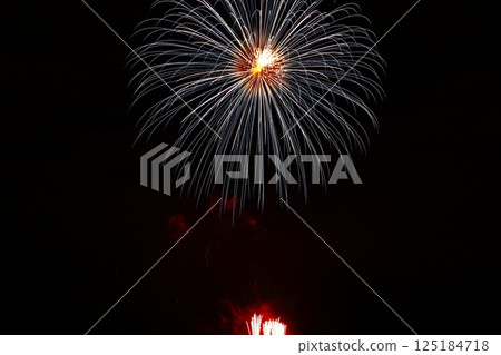 Radiating fireworks at the Kochi City Summer Fireworks Festival Radiating fireworks at the Kochi City Summer Fireworks Festival 125184718