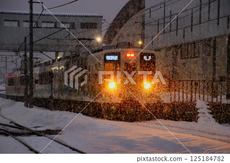 Kasukabe → Aizu-Tajima bound special express train [Skytree Train] Series 634... Departing from Aizu-Tajima Station to Asakusa Station 125184782