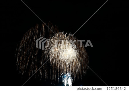 Radiating fireworks at the Kochi City Summer Fireworks Festival 125184842