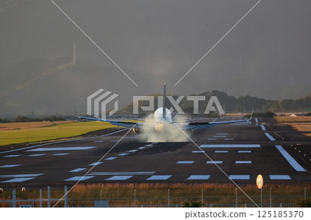 飛機著陸 125185370