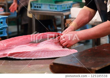 Demolition of tuna 125185538