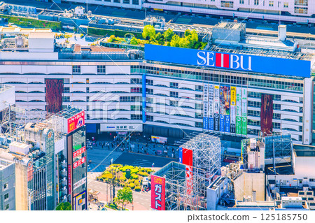 日本東京城市景觀，俯瞰池袋站東口 125185750
