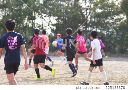 足球橄欖球俱樂部伸展運動 125185878