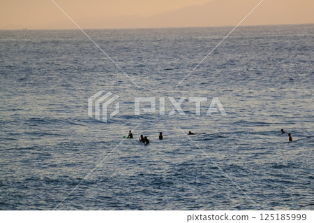 Kochi surfers 125185999