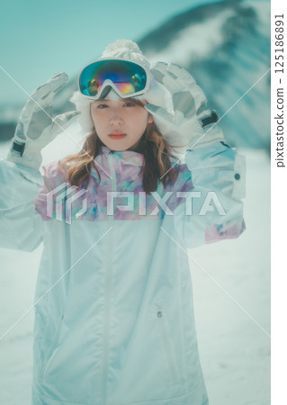 snowboarder, snowboard, snowboarding 125186891