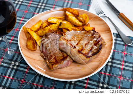 Delicious roasted veal chop served with potato 125187012