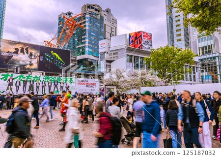 日本東京城市景觀宣導五年…澀谷擠滿了外國遊客。 7天宣布緊急狀態5年了...不用說「媽」了... 日本東京城市景觀宣導五年…澀谷擠滿了外國遊客。 7天宣布緊急狀態5年了...不用說「媽」了... 125187032
