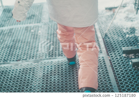 snowboarder, snowboard, snowboarding 125187180