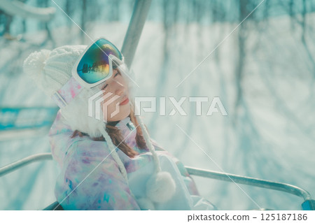 滑雪者 滑雪板 女生 125187186