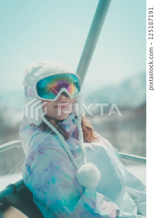 snowboarder, snowboard, snowboarding 125187191